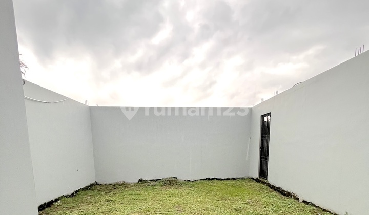 Spacious 3-Bedroom Residence in Bandung with Complete Facilities and Close to Highway 2