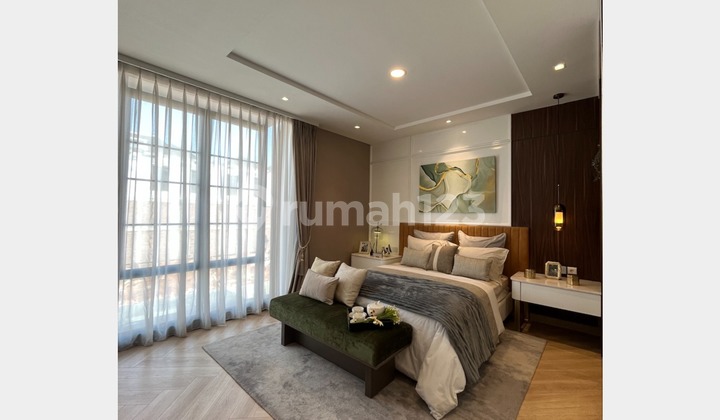 For Sale Rumah Mewah Ala Modern Classic di Jakarta 3 Lantai dengan High Ceiling For Sale Rumah Mewah Ala Modern Classic di Jakarta 3 Lantai dengan High Ceiling