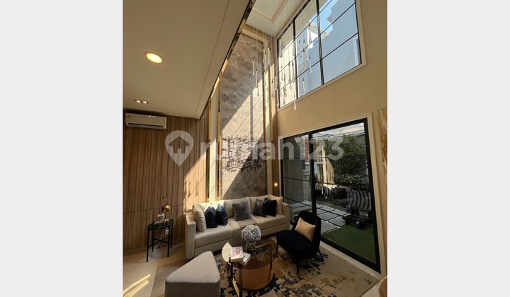 Rumah Luas Bangunan 180 M2 Mewah Dijual di Jakarta Timur Kondisi Baru