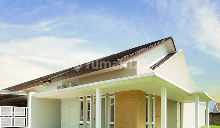 Spacious House in Bandung, Brand New Condition with a Wide Backyard 1