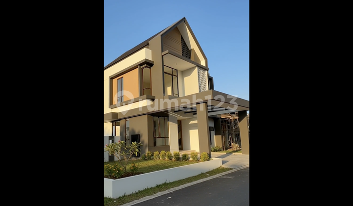 Spacious Luxury 5BR House in Batam Near the Port and Airport
