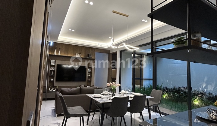 New 2-Story 4BR Spacious and Luxurious House in the Center of Bandung City, 5 Minutes to the Station