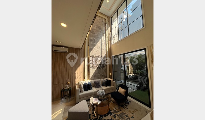 Rumah Premium Luas dengan Fasilitas Bintang Lima Dijual Kondisi Baru di Jakarta