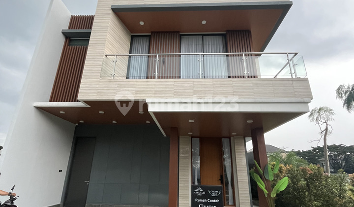 Super Spacious Luxury Hook House in Bandung 4 Bedrooms 2