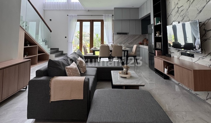 Rumah Luas Mewah Premium 2 Lantai di Bandung Lokasi Strategis