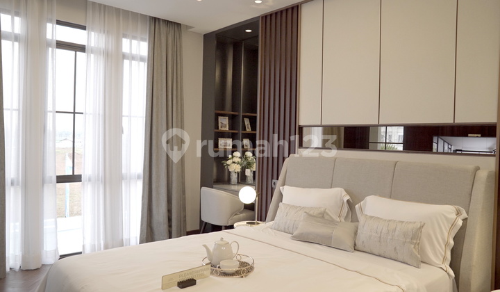 Dijual Rumah Mewah di Bandung 2 Lantai 4 KT Strategis Adem