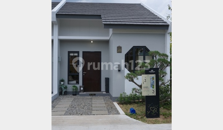 Strategic House in Bandung Near Toll Access, Schools, University Strategic House in Bandung Near Toll Access, Schools, University