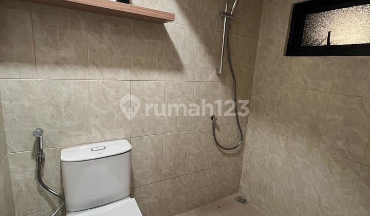 Strategic 2-Story New House Near Toll Road and Airport