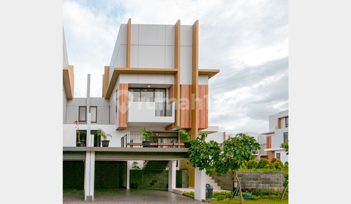 For Sale! Elite And Spacious House In BSD City Tangerang With 5 BR For Sale! Elite And Spacious House In BSD City Tangerang With 5 BR