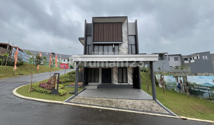 For Sale: New and Luxurious 3-Story House, 4 Bedrooms, Comfortable Area 1