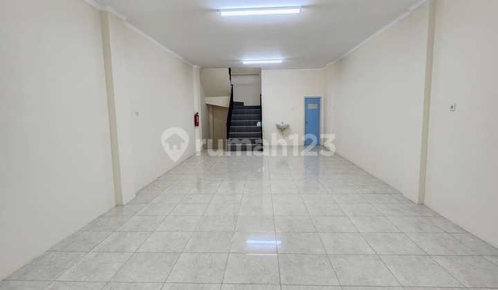 3-Storey Strategic Shop House in Taman Griya Area, Jimbaran (Freehold Title) 2