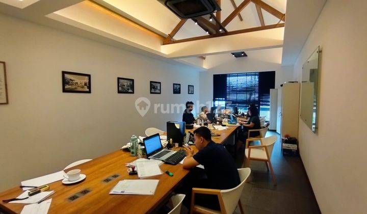 Ruko 2 lantai, strategis, jalan Raya Kerobokan - Seminyak, Badung SHM