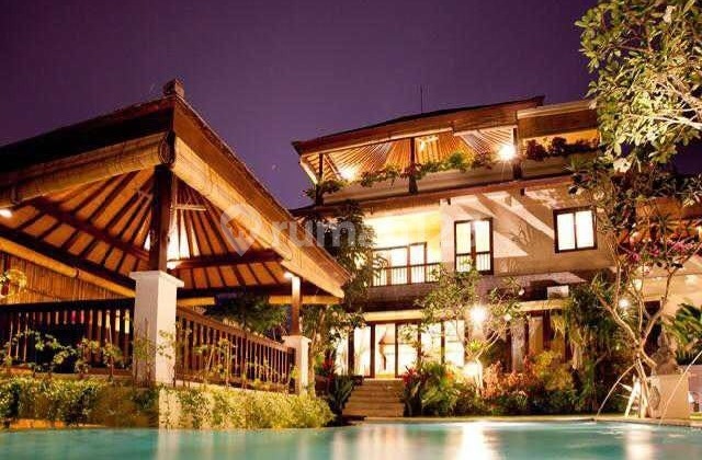 Villa Mewah dengan Paviliun Menghadap GWK - Ungasan, Bali (Hak Milik)