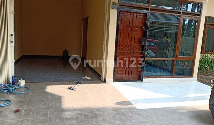 FOR SALE, TAMAN HOLIS INDAH 1 BLOCK B, WELL-MAINTAINED AND CLEAN HOUSE 2