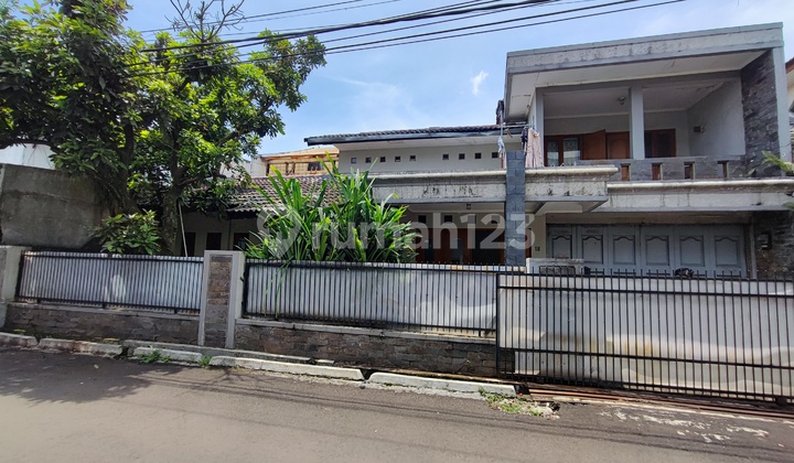 Rumah Adem Tentram Cukup Luas 