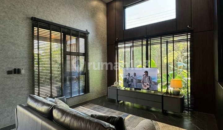 Jarang ada! Rumah Hoek 2 Lantai Modern Tropical Lux di Kota Baru Parahyangan Tatar Wangsakerta
Jarang ada! Rumah Hoek 2 Lantai Modern Tropical Lux di Kota Baru Parahyangan Tatar Wangsakerta