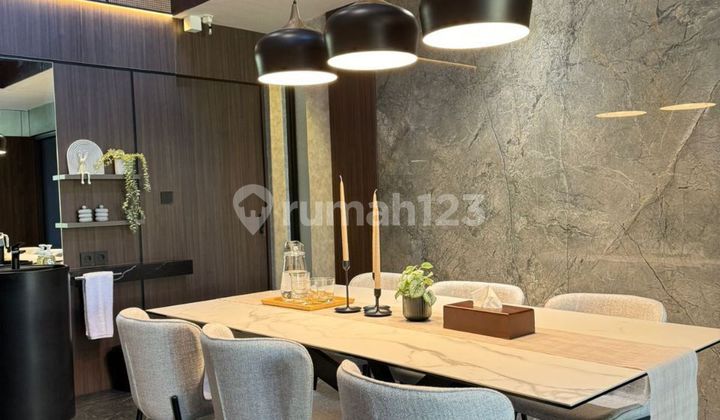 Jarang ada! Rumah Hoek 2 Lantai Modern Tropical Lux di Kota Baru Parahyangan Tatar Wangsakerta
 2