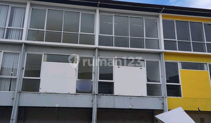 RUKO RENDENG STRATEGIC HOLIS REGENCY