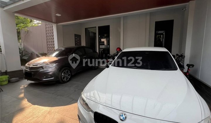 Rumah Modern Minimalis dengan Kolam Renang di Sayap Buah Batu Dekat Griya Kota Bandung