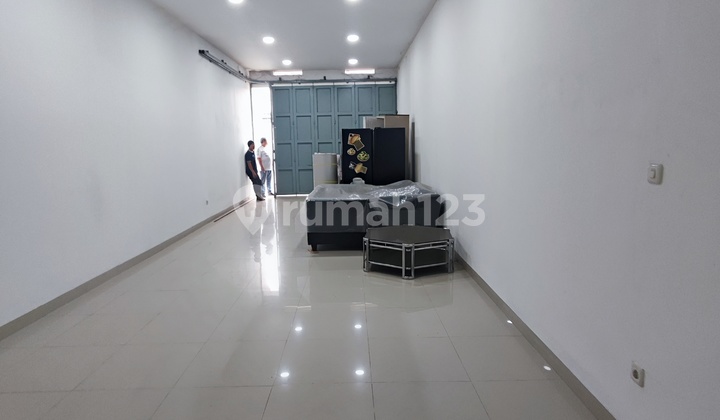 SHOPHOUSE BUSINESS MAKES PROFIT MAIN ROAD HOLIS BANDUNG 2