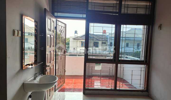 JUAL RUMAH TAMAN HOLIS INDAH BLOK C