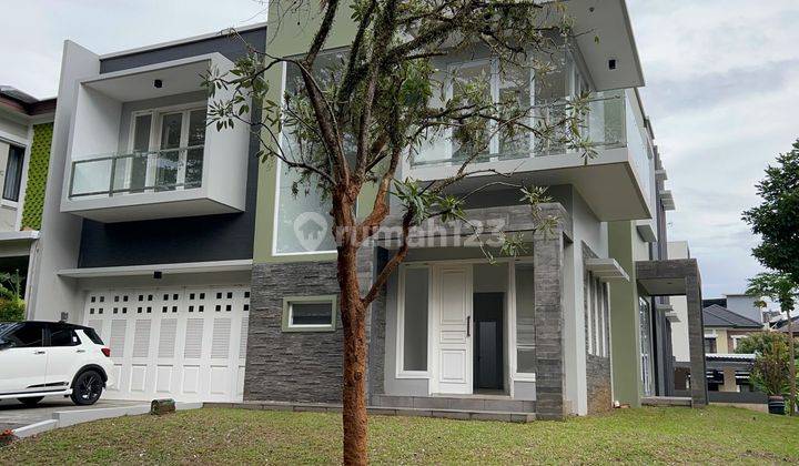 Rumah Hook Dengan Halaman Luas Cluster De Rio Delatinos 1