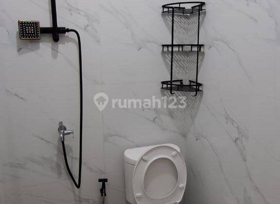 Ruko Taman Royal 3 Lantai di Cipondoh, Tangerang 130 M Bagus  2