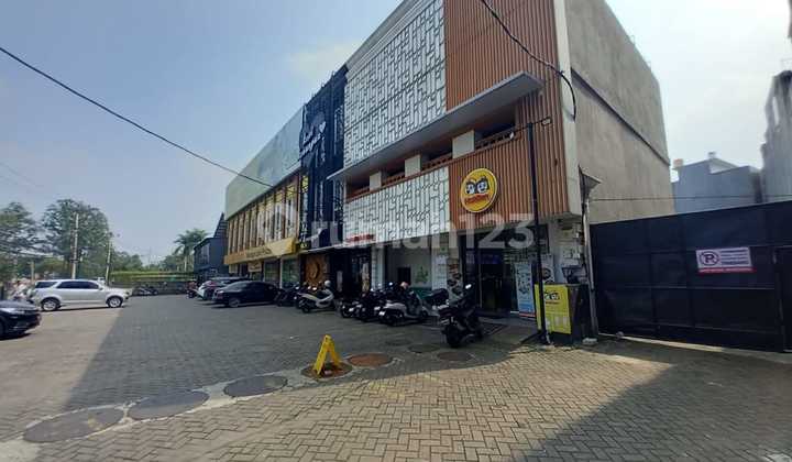 Cheapest 2 Side-by-Side 3-Story Shophouses Strategic in Cipondoh Tangerang Cheapest 2 Side-by-Side 3-Story Shophouses Strategic in Cipondoh Tangerang