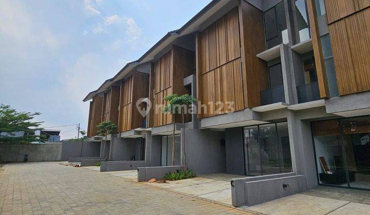 RUMAH BARU MEWAH 3,5 LANTAI DILENGKAPI ROOFTOP DI PONDOK PINANG  2