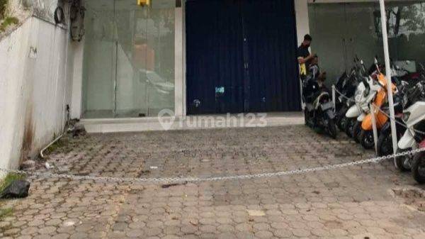 Ruko Bagus Di Jalan Peta Bandung 3 Lantai Carport Luas 2