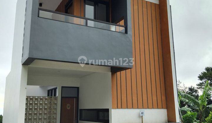 Villa bandung 2 Lantai di Lembang asri SHM potensi passive income 65jt/tahun 2