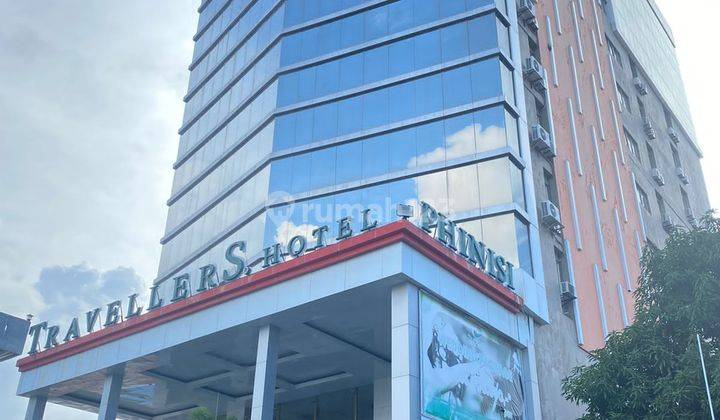 JUAL CEPAT TANPA PERANTARA: HOTEL TRAVELLERS PHINISI 13 LANTAI – LOKASI PREMIUM DEKAT PANTAI LOSARI, MAKASSAR