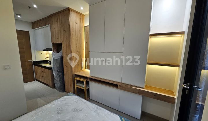 For Rent: Modern Furnished Studio Apartment (24 sqm) at The Newton 1, Ciputra World 2 – Prestigious Kuningan Location, South Jakarta. 2