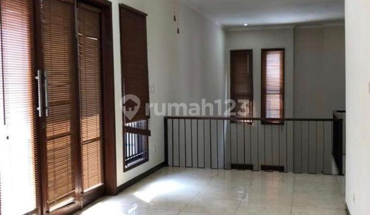 FOR SALE HOOK HOUSE, STRATEGIC AND COMFORTABLE IN KEBAYORAN BARU