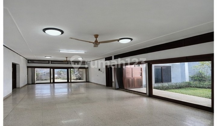 Rumah Mewah di Lokasi yang Exclusive di Jalan Bendi Kebayoran Lama