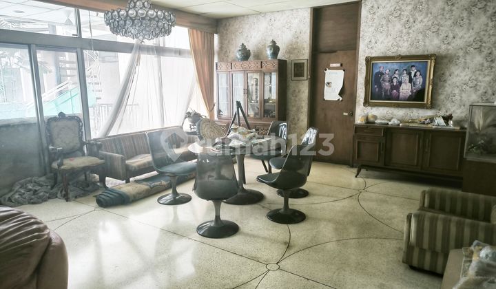 RUMAH ELITE KEBAYORAN, DIJUAL CEPAT DI Jl. SIMPRUG GOLF 1. HANYA HITUNG TANAH SAJA. 2