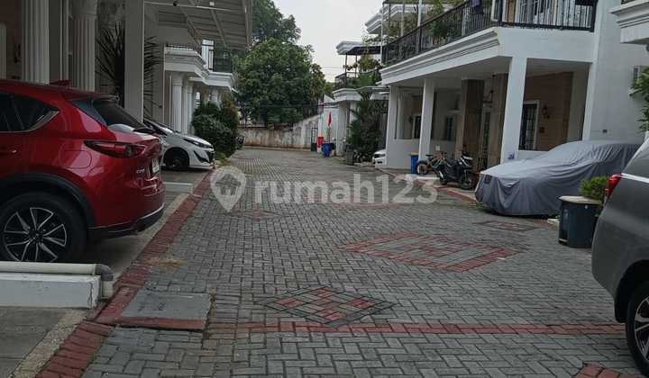 2-story house in Royal Bintaro Pesanggrahan, South Jakarta. Selling below market price. 2