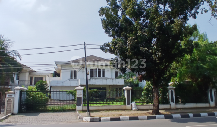 STRATEGIC LUXURY HOUSE IN PONDOK INDAH South Jakarta, SOLD BELOW MARKET PRICE!