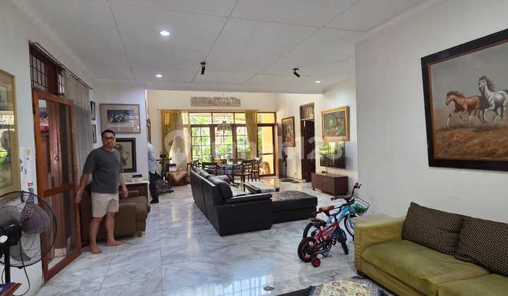 Cheap Sale of Strategic House on Mendawai Street, Kebayoran Baru 2