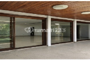 Rumah Mewah di Lokasi yang Exclusive di Jalan Bendi Kebayoran Lama 2