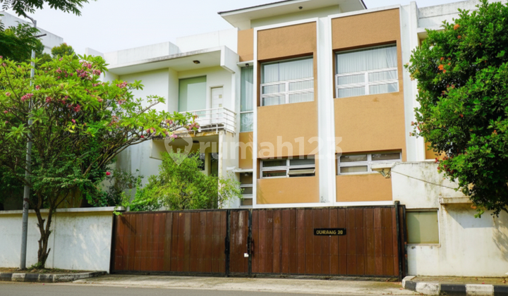 Dijual Rumah Luas & Strategis-Cocok untuk Tinggal atau Investasi Dijual Rumah Luas & Strategis-Cocok untuk Tinggal atau Investasi