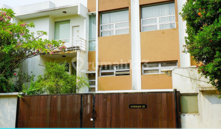 Dijual Rumah Luas & Strategis-Cocok untuk Tinggal atau Investasi 2