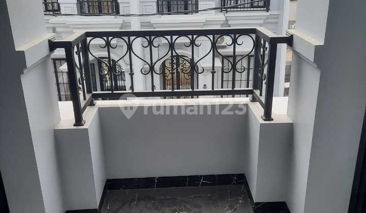 Rumah Mewah model Classic Eropa di Depok