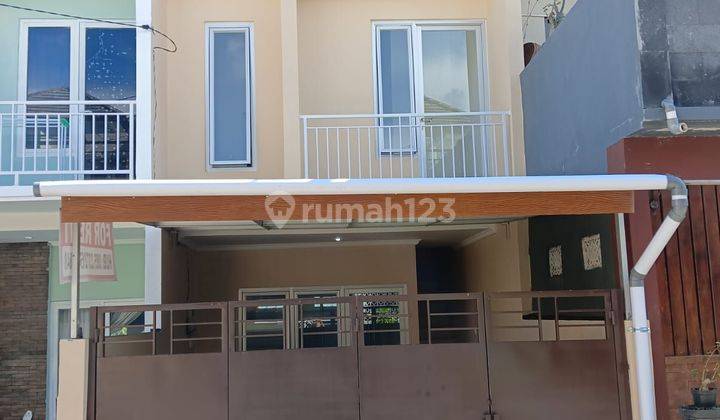 D jual rumah 2 lantai minimalis modern   1