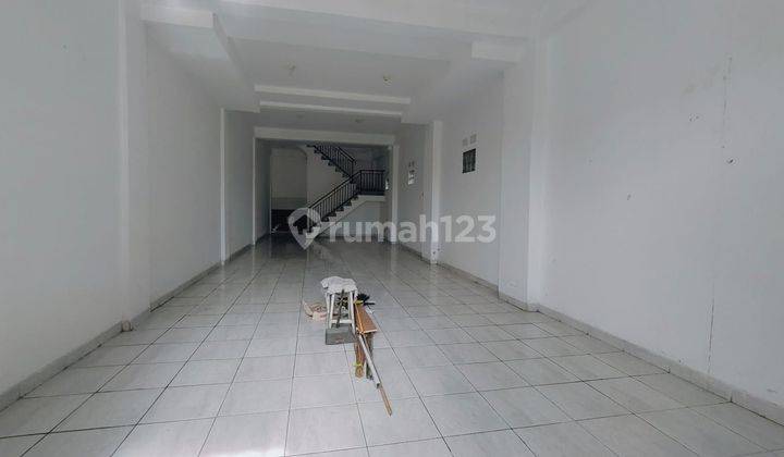 In a 2-storey shophouse for rent on Jalan Tukad Badung Renon 2