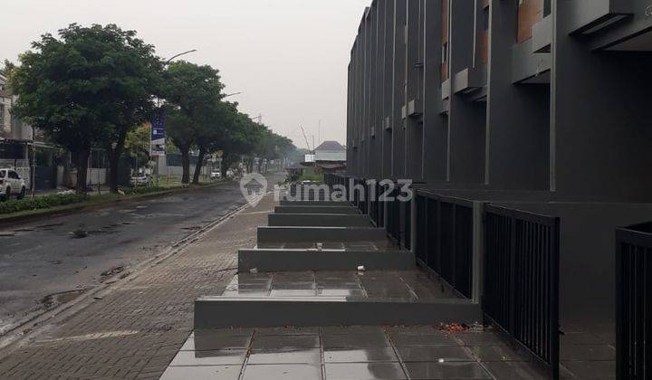 Ruko Sekaligus Rumah Siap Huni di Grand Wisata, Bekasi  2