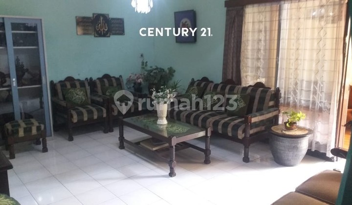 For Quick Sale: Strategic Old House in Rawamangun, East Jakarta