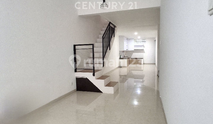 Minimalist House Flood-Free North-Facing Suitable for Living 2