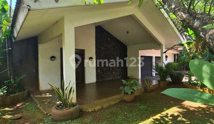 Well-maintained house in the prime area of Kemang
