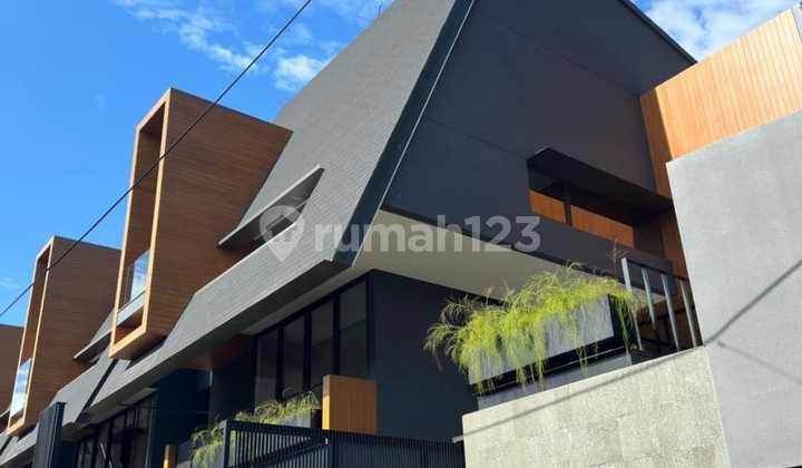New 4-Story SHM House in Very Strategic Kemang Area